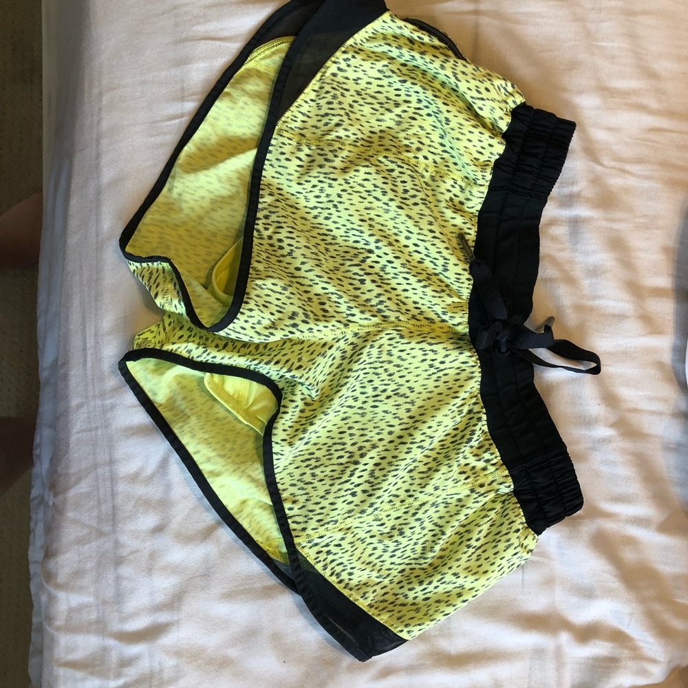 Lululemon hotty hots 2.5 inseam!!
